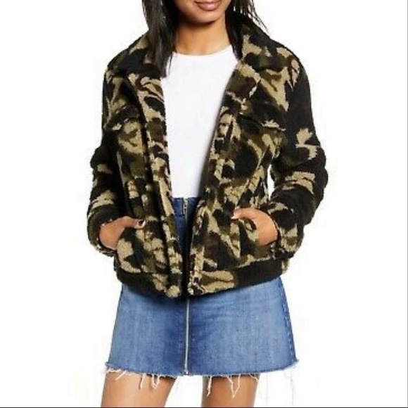 Blank NYC Faux Sherpa Teddy Camo jacket Size Small - Picture 3 of 10